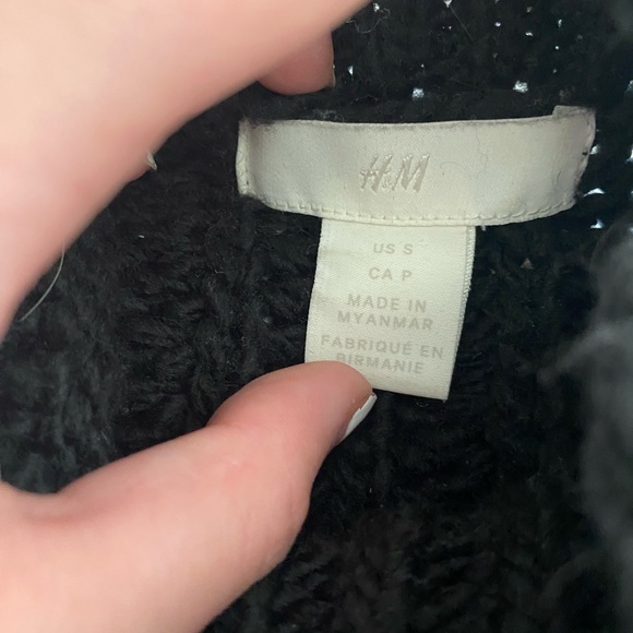 h&m women’s cropped baggy black knit turtleneck sweater - Picture 2 of 2